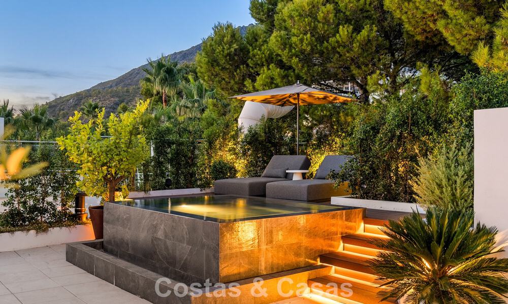 Lujosa casa modernista con piscina privada, lista para entrar a vivir, en venta en Sierra Blanca, en la Milla de Oro de Marbella 786642