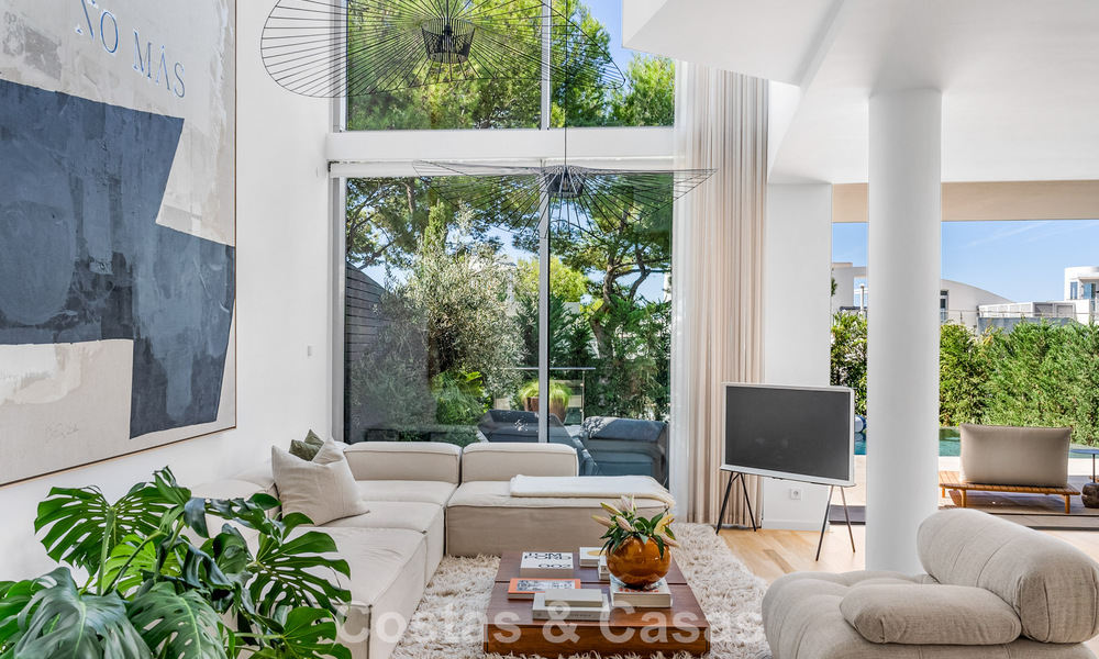 Lujosa casa modernista con piscina privada, lista para entrar a vivir, en venta en Sierra Blanca, en la Milla de Oro de Marbella 786645