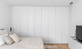 Lujosa casa modernista con piscina privada, lista para entrar a vivir, en venta en Sierra Blanca, en la Milla de Oro de Marbella 786646 