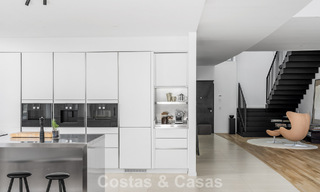 Lujosa casa modernista con piscina privada, lista para entrar a vivir, en venta en Sierra Blanca, en la Milla de Oro de Marbella 786649 
