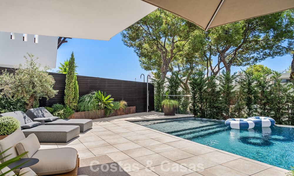 Lujosa casa modernista con piscina privada, lista para entrar a vivir, en venta en Sierra Blanca, en la Milla de Oro de Marbella 786650