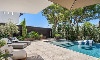 Lujosa casa modernista con piscina privada, lista para entrar a vivir, en venta en Sierra Blanca, en la Milla de Oro de Marbella 786650 