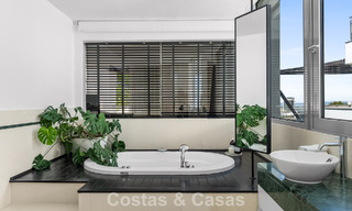 Lujosa casa modernista con piscina privada, lista para entrar a vivir, en venta en Sierra Blanca, en la Milla de Oro de Marbella 786653 