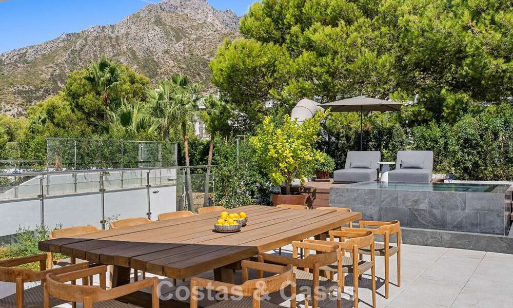 Lujosa casa modernista con piscina privada, lista para entrar a vivir, en venta en Sierra Blanca, en la Milla de Oro de Marbella 786655