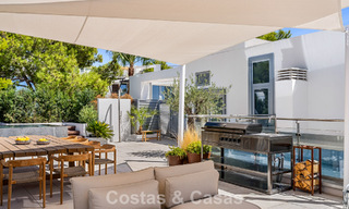 Lujosa casa modernista con piscina privada, lista para entrar a vivir, en venta en Sierra Blanca, en la Milla de Oro de Marbella 786656 