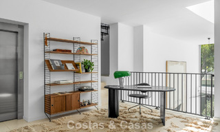Lujosa casa modernista con piscina privada, lista para entrar a vivir, en venta en Sierra Blanca, en la Milla de Oro de Marbella 786662 