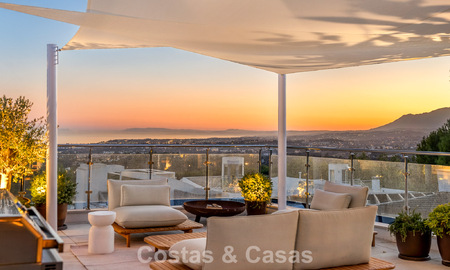 Lujosa casa modernista con piscina privada, lista para entrar a vivir, en venta en Sierra Blanca, en la Milla de Oro de Marbella 786667