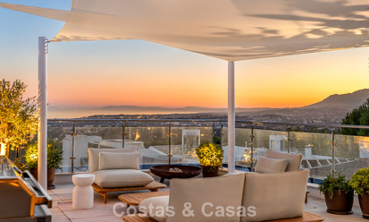 Lujosa casa modernista con piscina privada, lista para entrar a vivir, en venta en Sierra Blanca, en la Milla de Oro de Marbella 786667