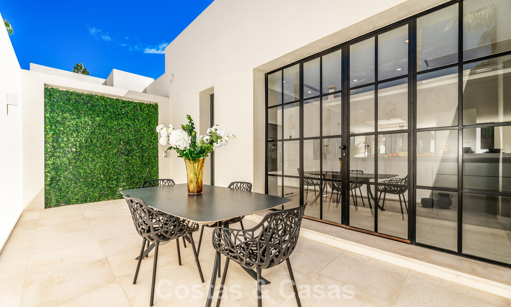 Villa modernista de lujo de una sola planta en venta a pocos pasos de la playa al este del centro de Marbella 786767
