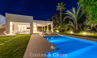 Villa modernista de lujo de una sola planta en venta a pocos pasos de la playa al este del centro de Marbella 786768 