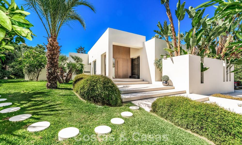 Villa modernista de lujo de una sola planta en venta a pocos pasos de la playa al este del centro de Marbella 786769