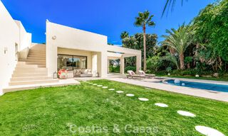 Villa modernista de lujo de una sola planta en venta a pocos pasos de la playa al este del centro de Marbella 786770 
