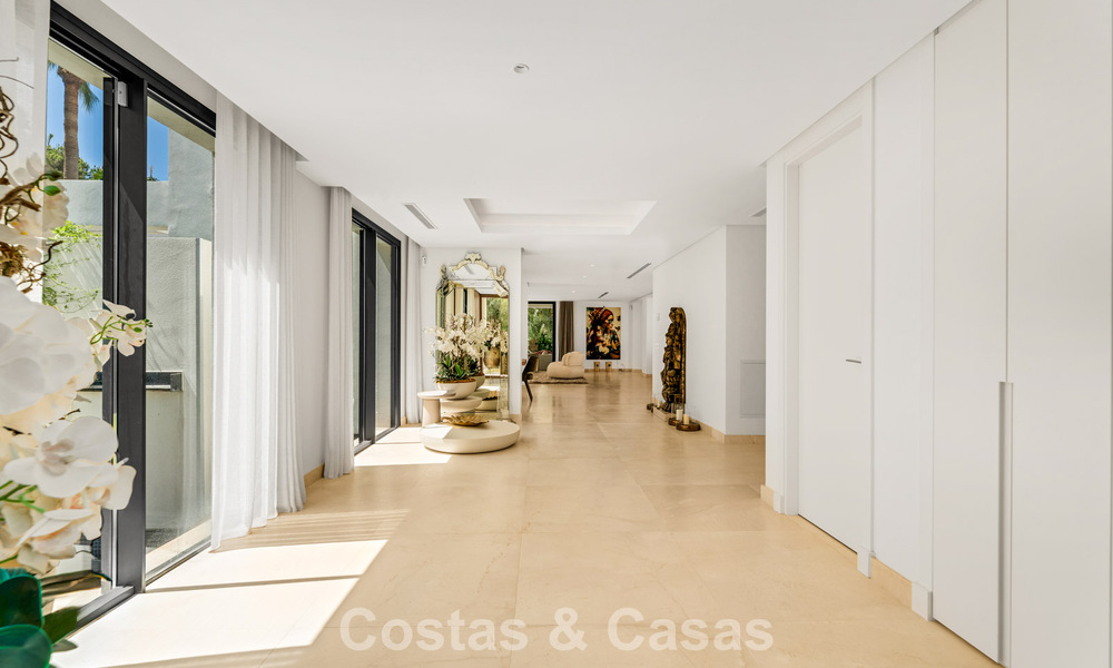 Villa modernista de lujo de una sola planta en venta a pocos pasos de la playa al este del centro de Marbella 786771