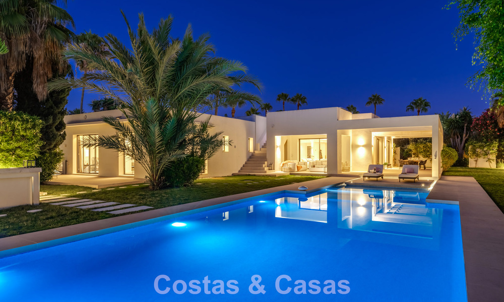 Villa modernista de lujo de una sola planta en venta a pocos pasos de la playa al este del centro de Marbella 786775