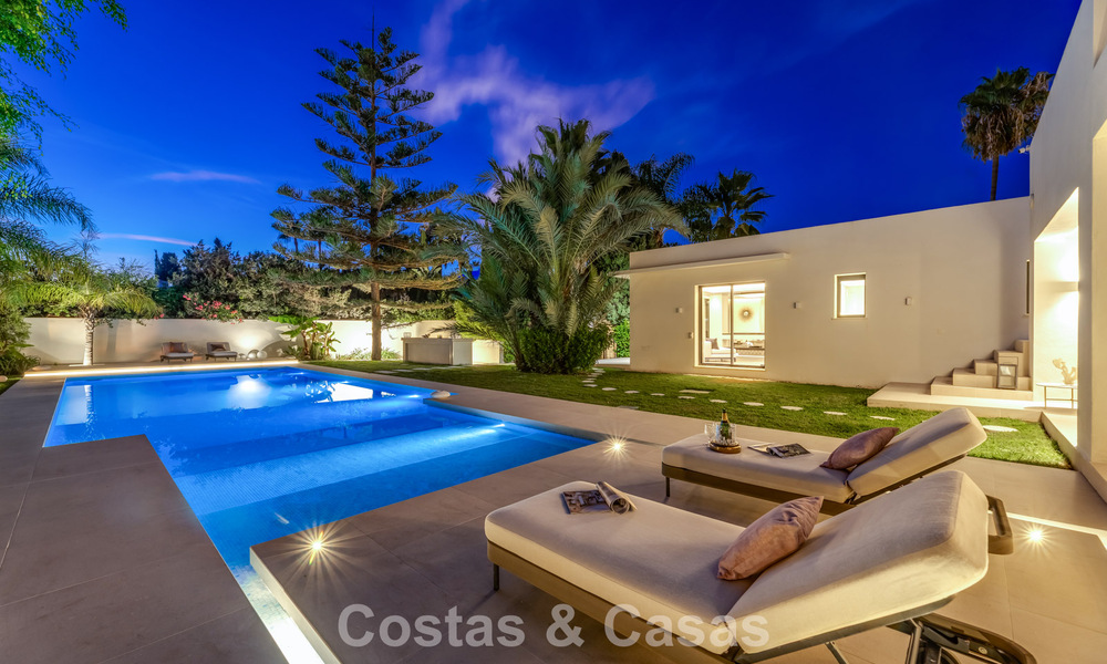 Villa modernista de lujo de una sola planta en venta a pocos pasos de la playa al este del centro de Marbella 786776