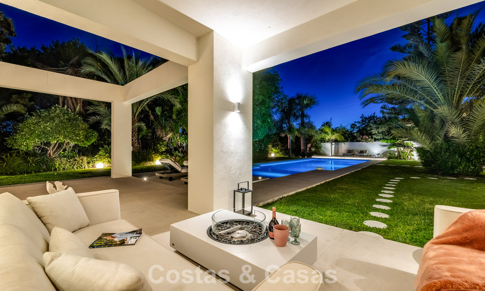 Villa modernista de lujo de una sola planta en venta a pocos pasos de la playa al este del centro de Marbella 786777