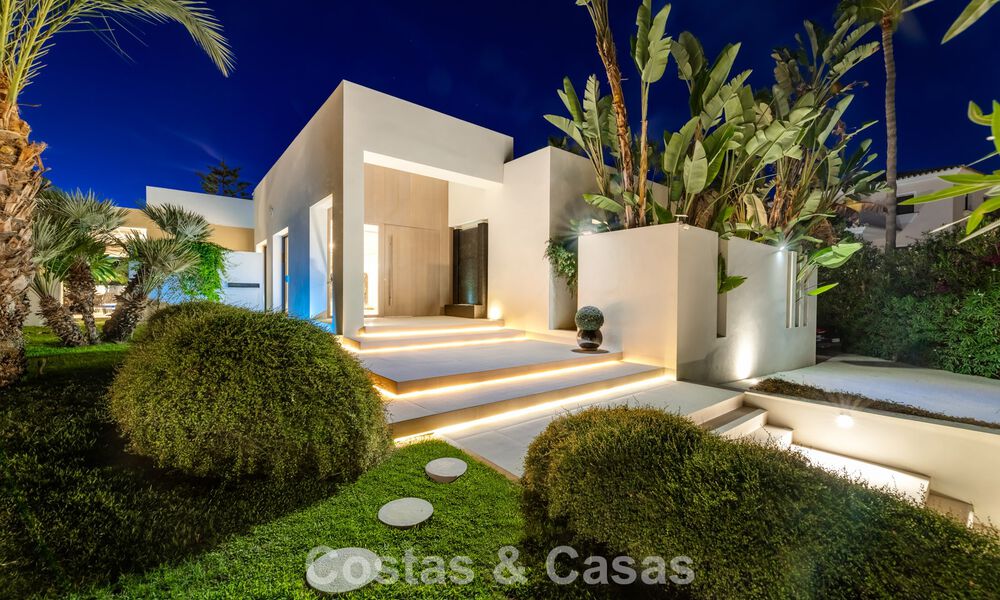 Villa modernista de lujo de una sola planta en venta a pocos pasos de la playa al este del centro de Marbella 786779