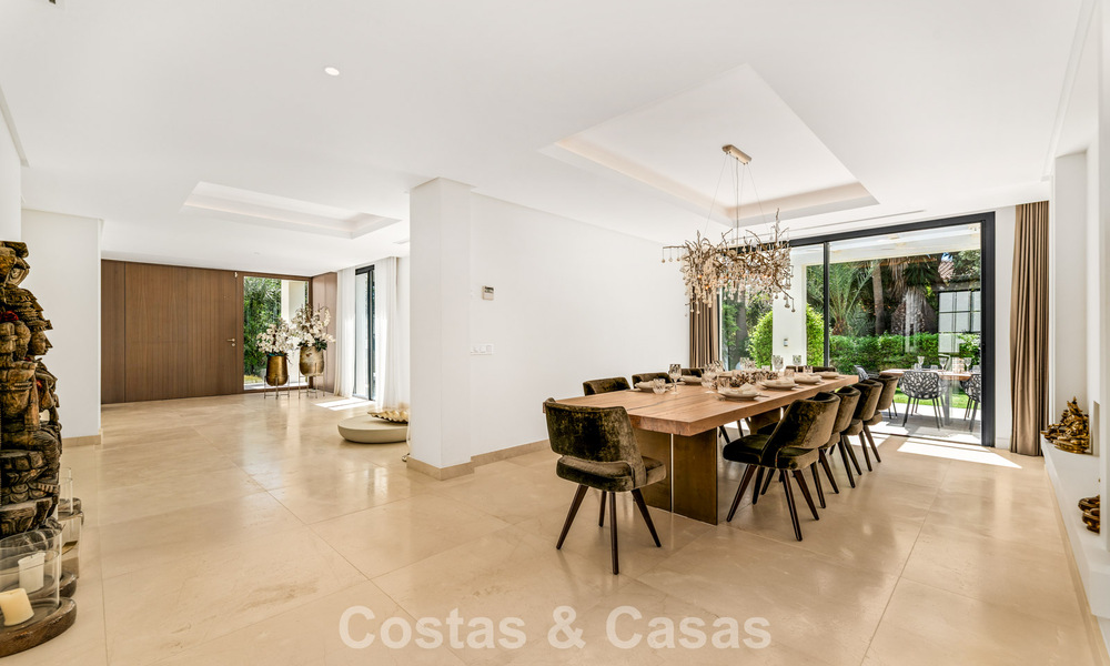 Villa modernista de lujo de una sola planta en venta a pocos pasos de la playa al este del centro de Marbella 786780