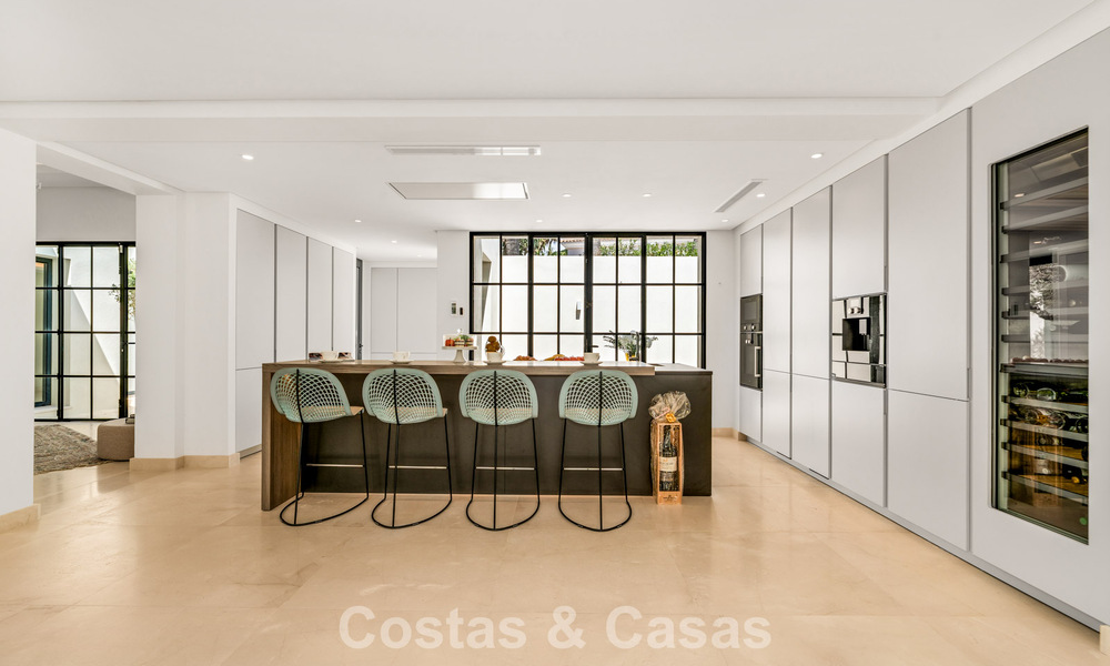 Villa modernista de lujo de una sola planta en venta a pocos pasos de la playa al este del centro de Marbella 786782
