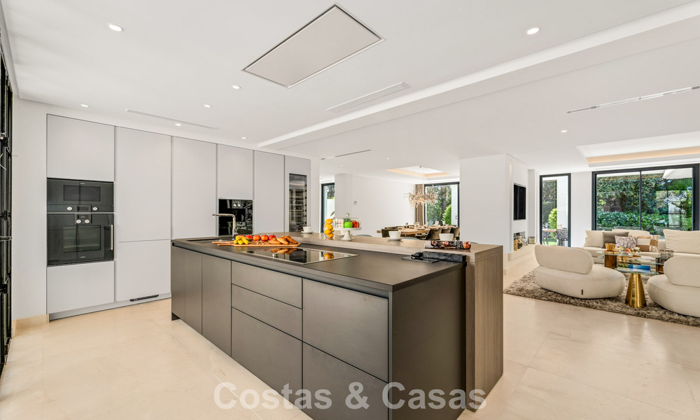 Villa modernista de lujo de una sola planta en venta a pocos pasos de la playa al este del centro de Marbella 786783