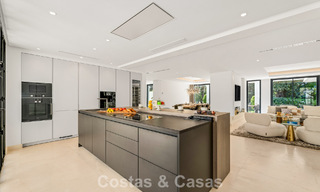 Villa modernista de lujo de una sola planta en venta a pocos pasos de la playa al este del centro de Marbella 786783 