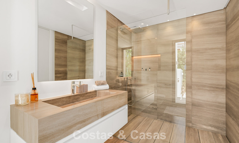 Villa modernista de lujo de una sola planta en venta a pocos pasos de la playa al este del centro de Marbella 786787