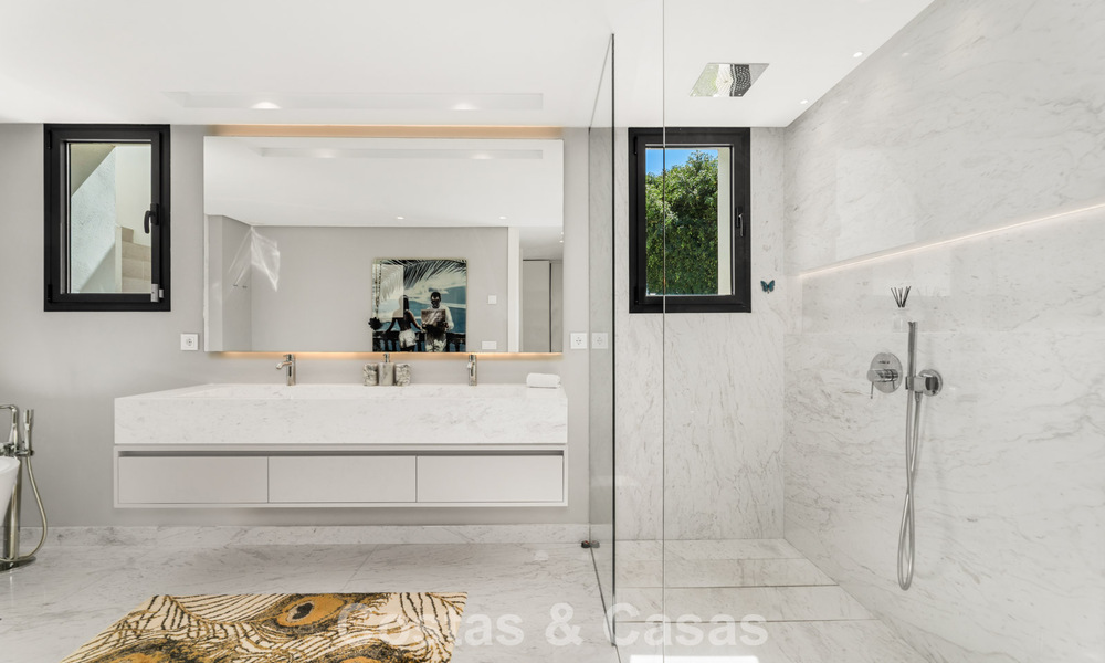 Villa modernista de lujo de una sola planta en venta a pocos pasos de la playa al este del centro de Marbella 786794