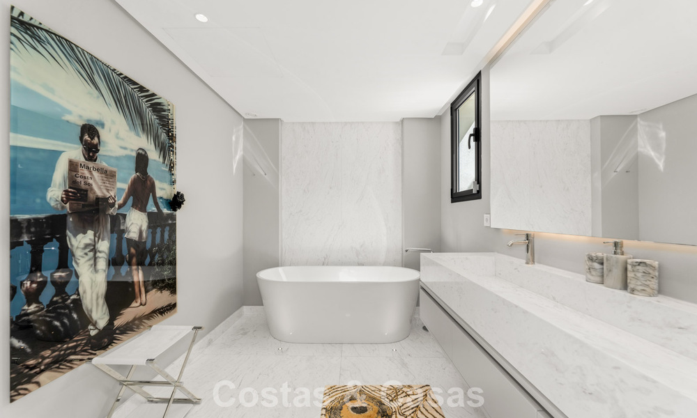 Villa modernista de lujo de una sola planta en venta a pocos pasos de la playa al este del centro de Marbella 786795