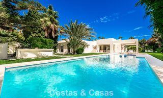 Villa modernista de lujo de una sola planta en venta a pocos pasos de la playa al este del centro de Marbella 786800 