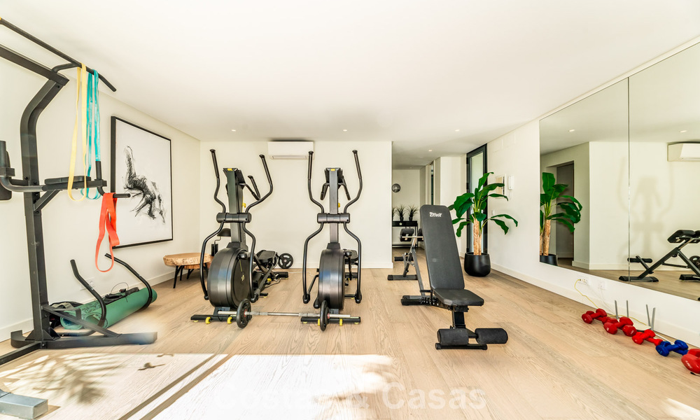 Villa modernista de lujo de una sola planta en venta a pocos pasos de la playa al este del centro de Marbella 786801