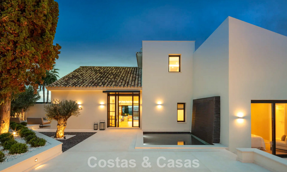Villa familiar modernizada en venta en un atractivo entorno de golf en Nueva Andalucía, Marbella 786803