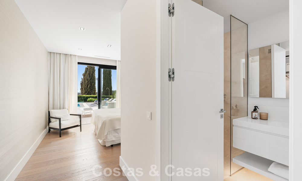 Villa familiar modernizada en venta en un atractivo entorno de golf en Nueva Andalucía, Marbella 786811