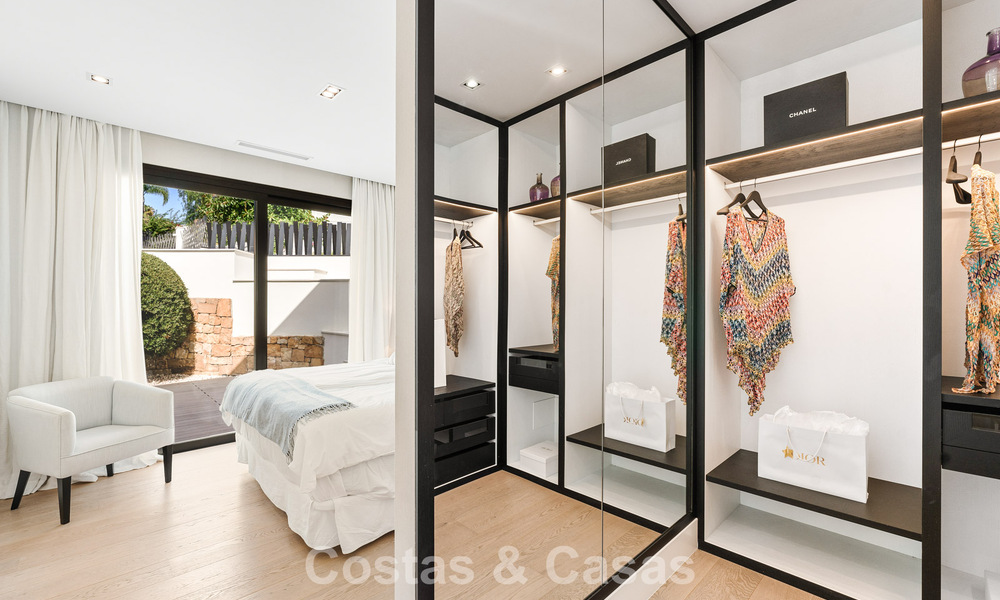 Villa familiar modernizada en venta en un atractivo entorno de golf en Nueva Andalucía, Marbella 786812