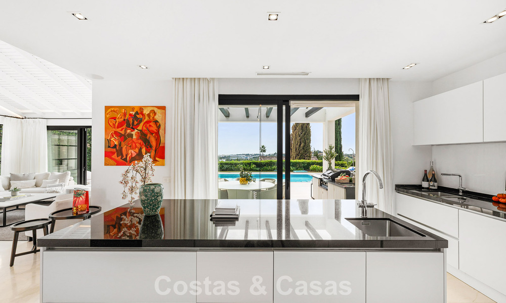 Villa familiar modernizada en venta en un atractivo entorno de golf en Nueva Andalucía, Marbella 786822