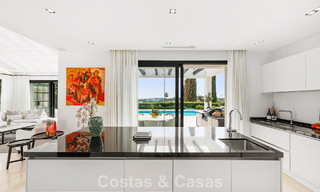 Villa familiar modernizada en venta en un atractivo entorno de golf en Nueva Andalucía, Marbella 786822 