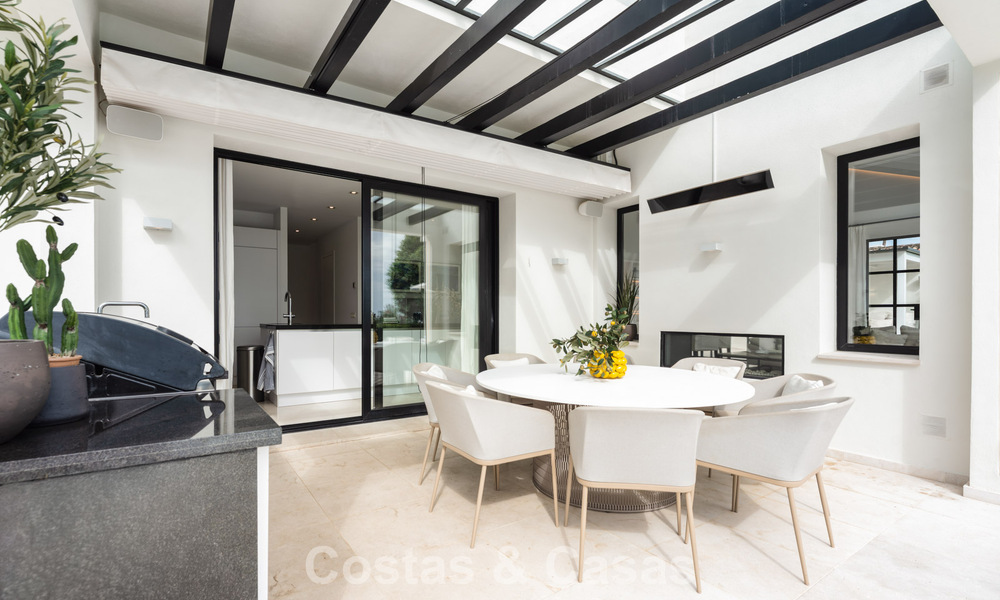 Villa familiar modernizada en venta en un atractivo entorno de golf en Nueva Andalucía, Marbella 786827