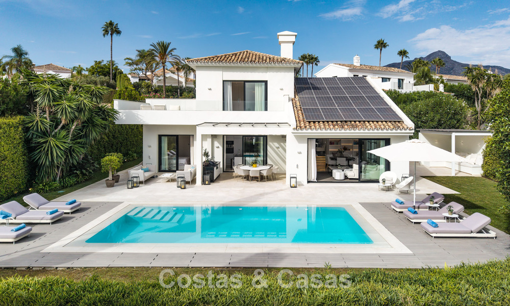 Villa familiar modernizada en venta en un atractivo entorno de golf en Nueva Andalucía, Marbella 786834