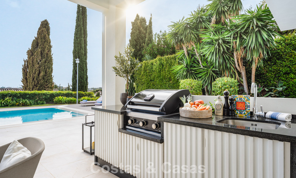 Villa familiar modernizada en venta en un atractivo entorno de golf en Nueva Andalucía, Marbella 786835