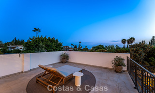 Lujosa villa renovada con vistas al mar en venta en la Milla de Oro de Marbella 786882 