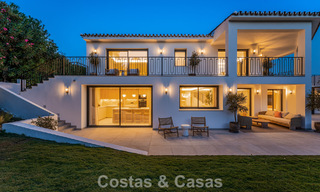 Lujosa villa renovada con vistas al mar en venta en la Milla de Oro de Marbella 786883 