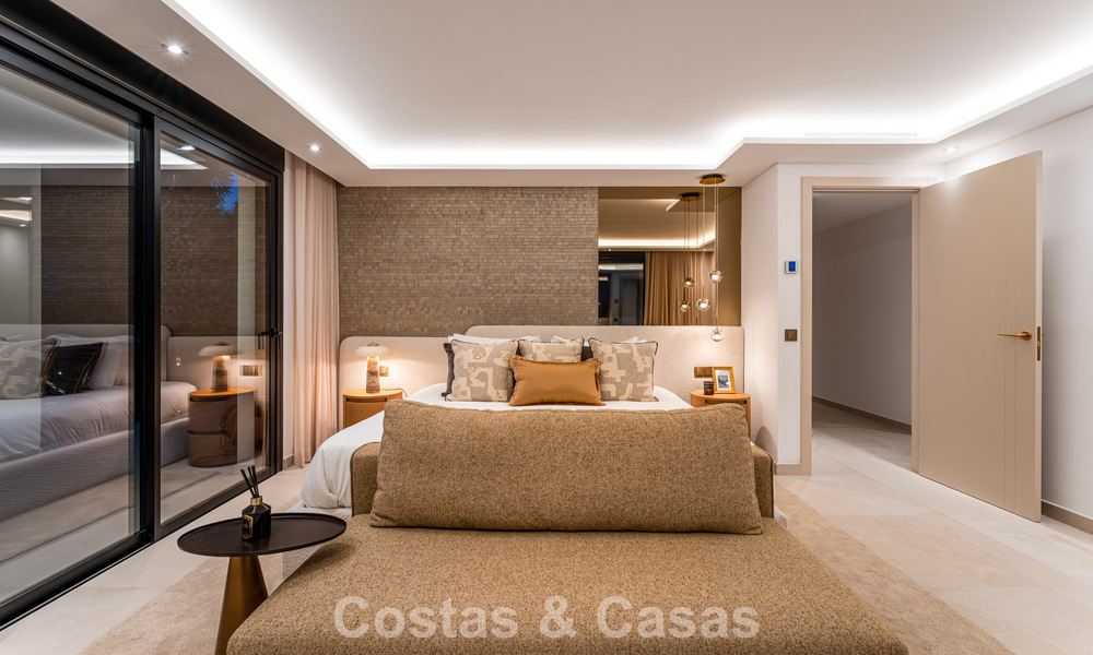 Lujosa villa renovada con vistas al mar en venta en la Milla de Oro de Marbella 786886