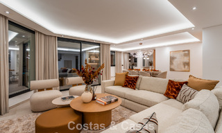 Lujosa villa renovada con vistas al mar en venta en la Milla de Oro de Marbella 786890 