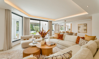 Lujosa villa renovada con vistas al mar en venta en la Milla de Oro de Marbella 786896 