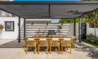 Lujosa villa renovada con vistas al mar en venta en la Milla de Oro de Marbella 786898 