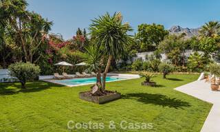 Lujosa villa renovada con vistas al mar en venta en la Milla de Oro de Marbella 786900 