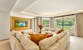 Lujosa villa renovada con vistas al mar en venta en la Milla de Oro de Marbella 786905 
