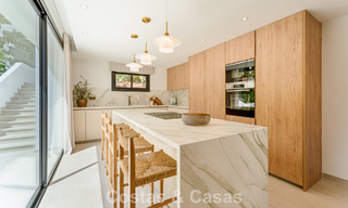 Lujosa villa renovada con vistas al mar en venta en la Milla de Oro de Marbella 786907 