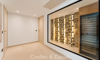 Lujosa villa renovada con vistas al mar en venta en la Milla de Oro de Marbella 786908 