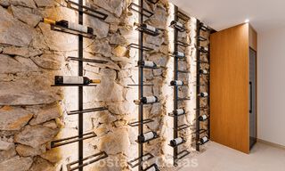 Lujosa villa renovada con vistas al mar en venta en la Milla de Oro de Marbella 786909 