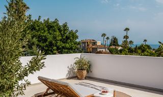 Lujosa villa renovada con vistas al mar en venta en la Milla de Oro de Marbella 786915 